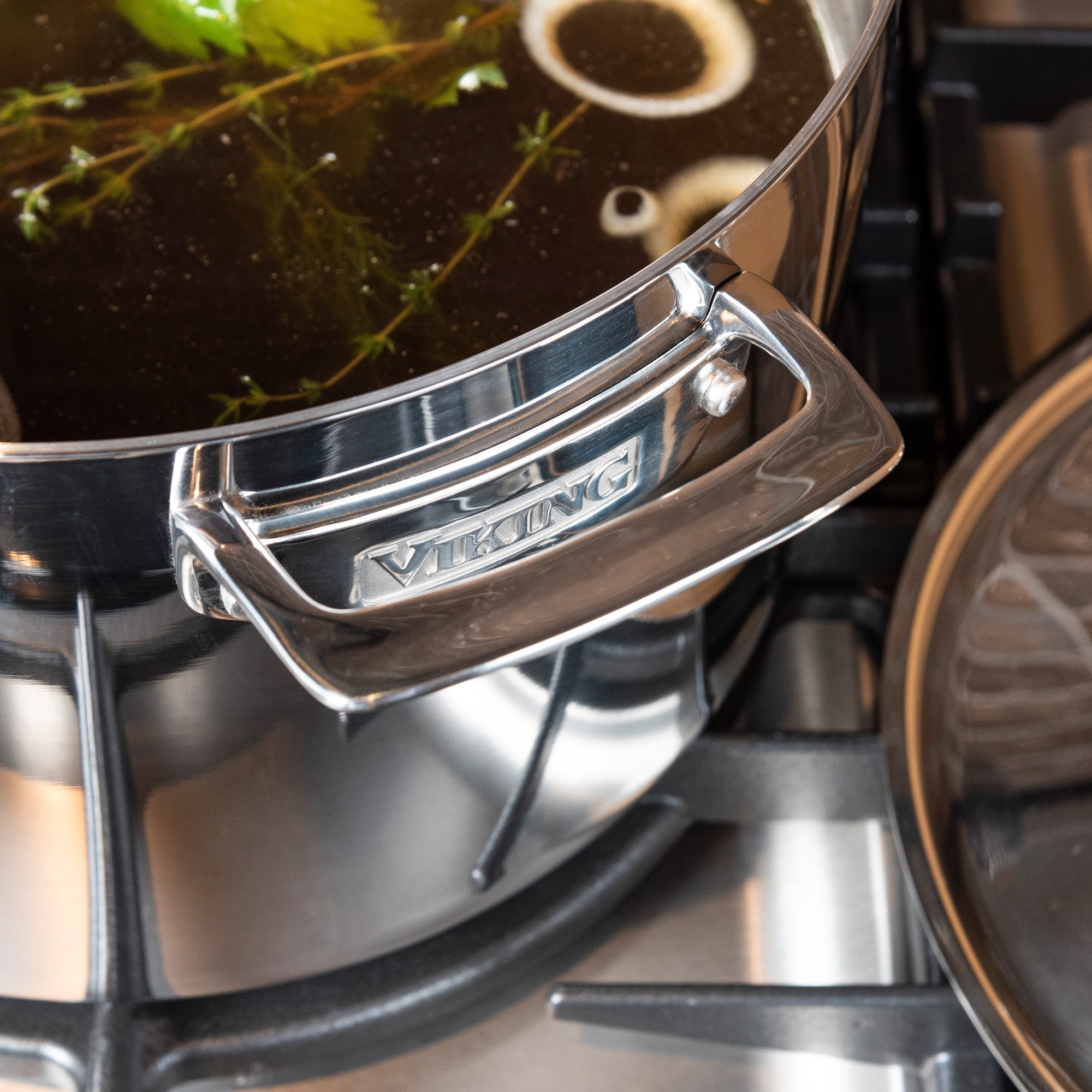 Viking 3-Ply Stainless Steel 12-Quart Stock Pot with Metal Lid