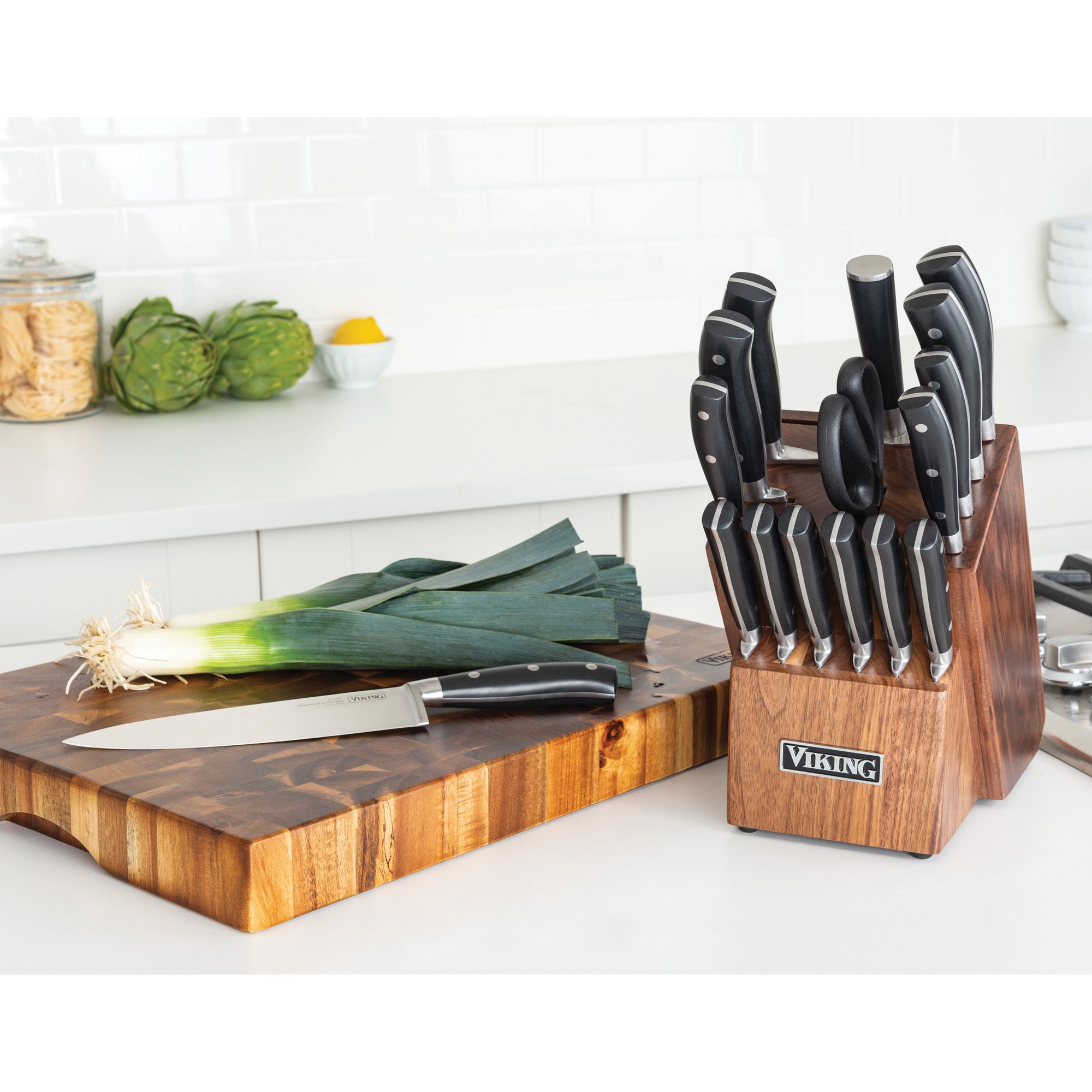 Viking 17-Piece Cutlery Set with Light Walnut Color Block